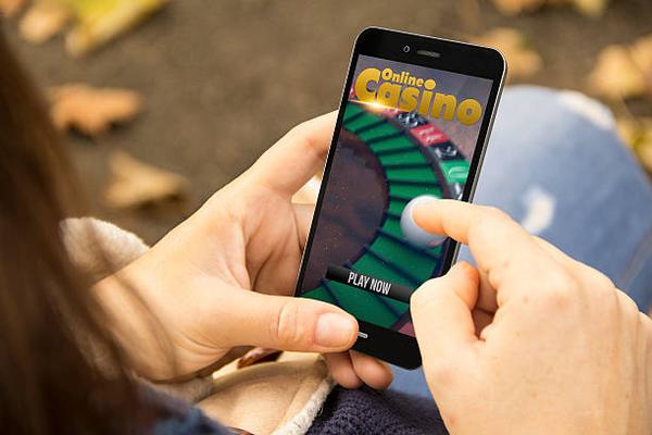 A Look at Live Dealer Casino Games on an online casino Singapore Platform